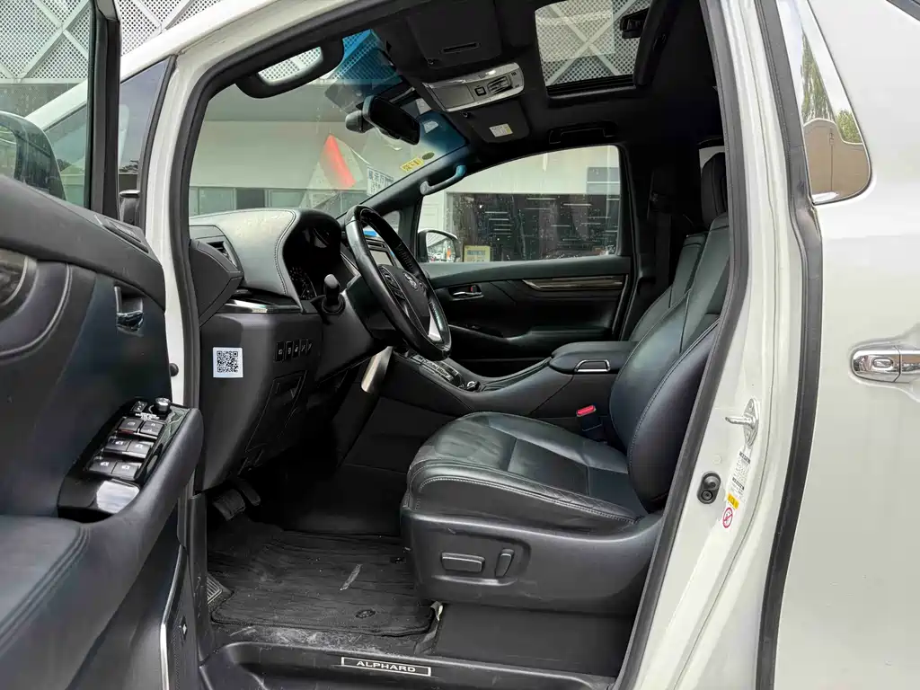 Toyota Alphard — фото 4