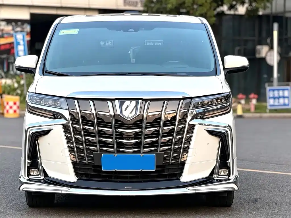 Toyota Alphard — фото 2