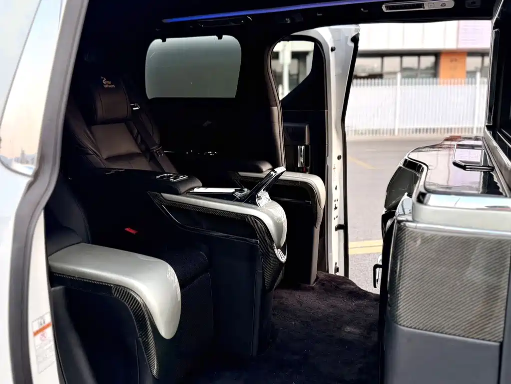 Toyota Alphard — фото 6