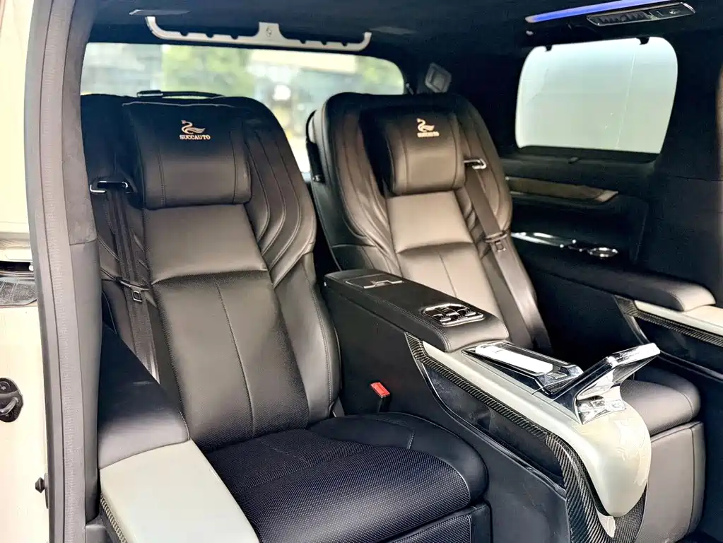 Toyota Alphard — фото 9