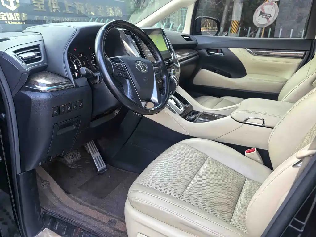 Toyota Alphard — фото 3