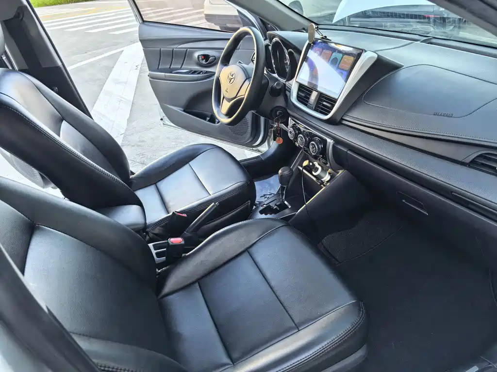 Toyota Yaris L — фото 14
