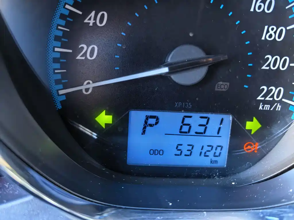 Toyota Yaris L — фото 17