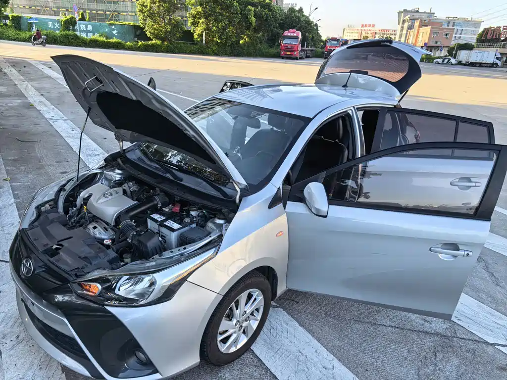 Toyota Yaris L — фото 18