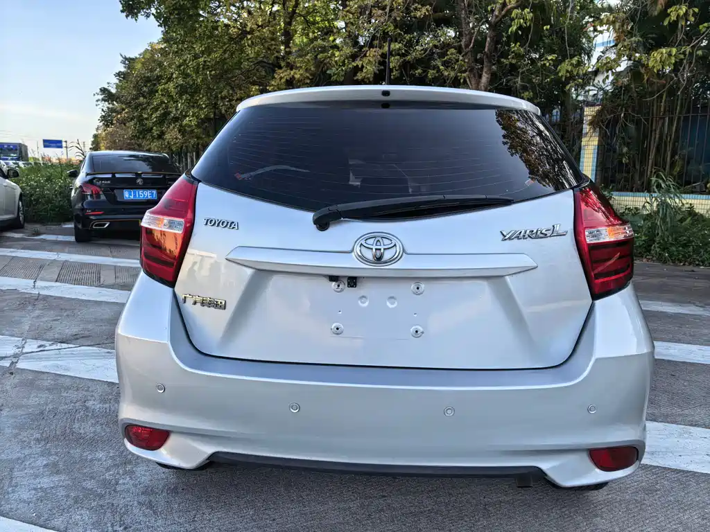 Toyota Yaris L — фото 6