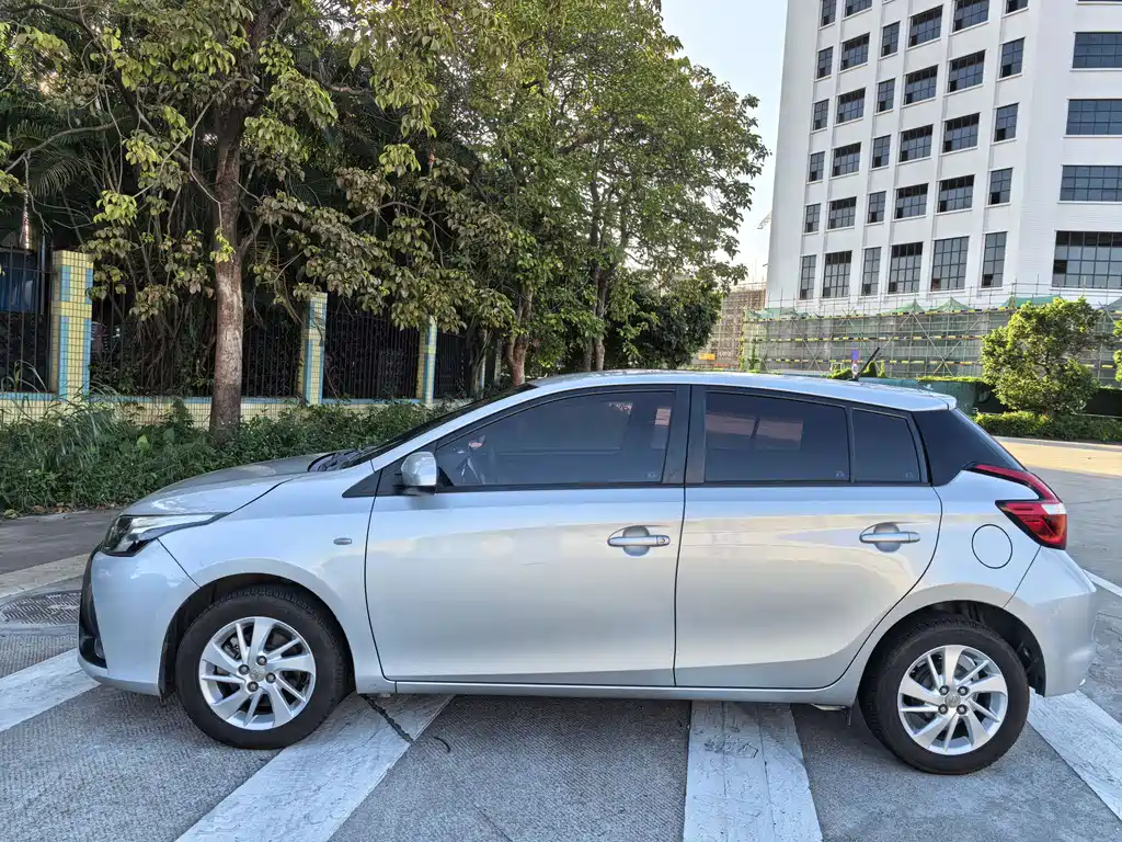 Toyota Yaris L — фото 8