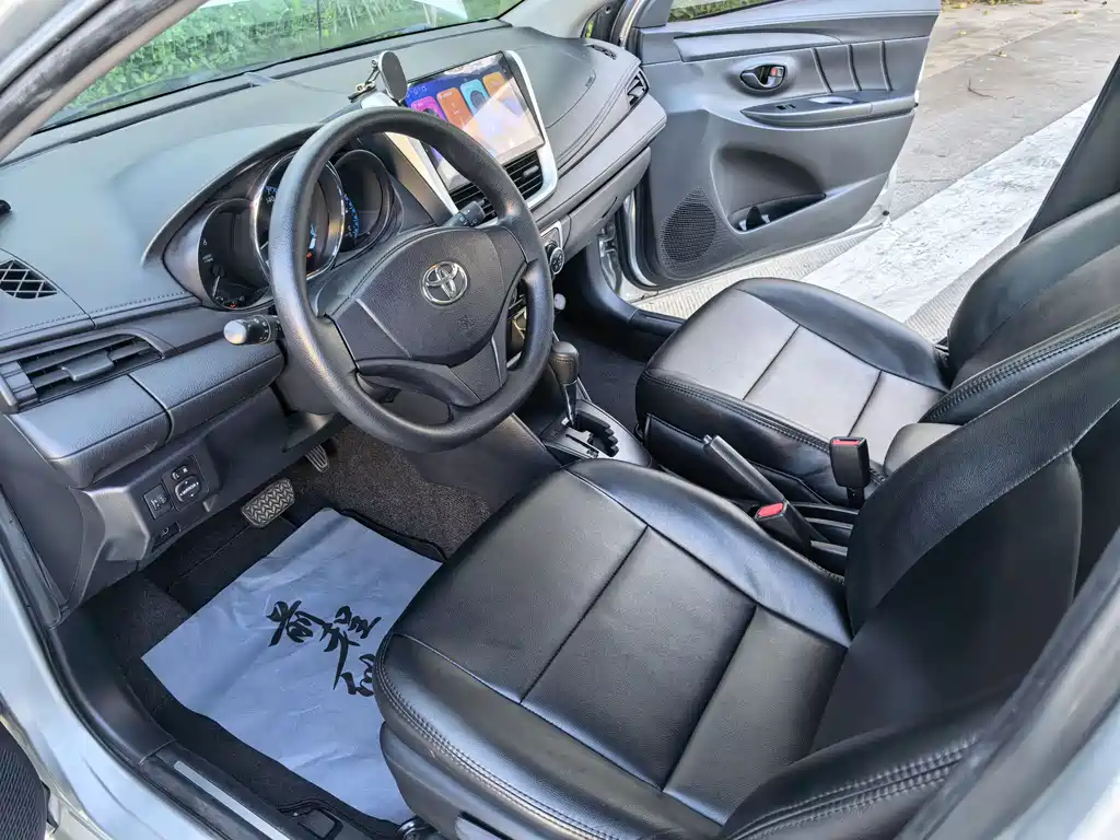 Toyota Yaris L — фото 10