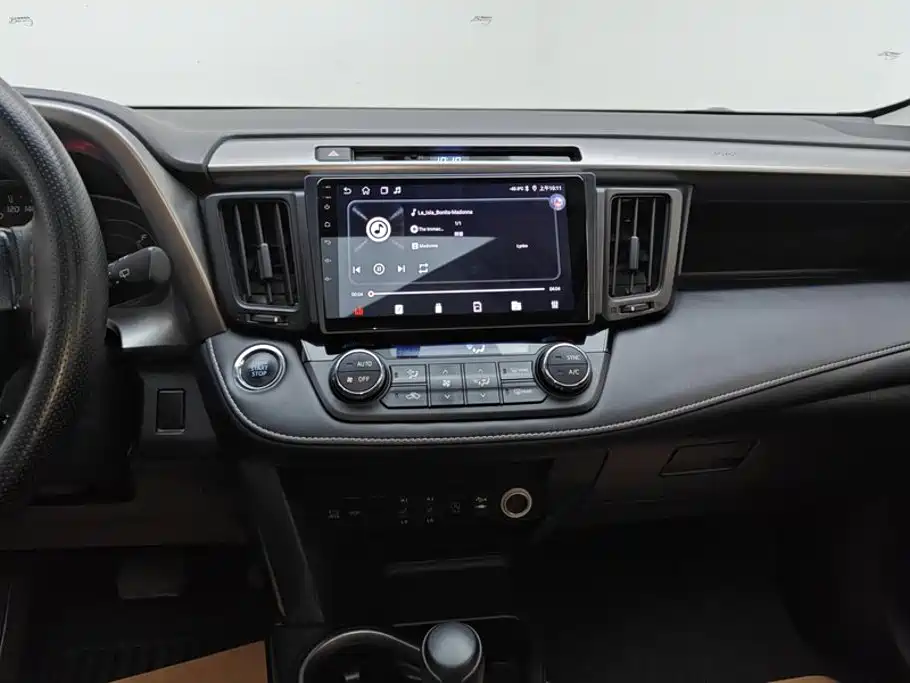 Toyota RAV4 — фото 13