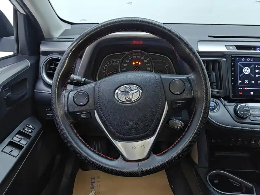 Toyota RAV4 — фото 15