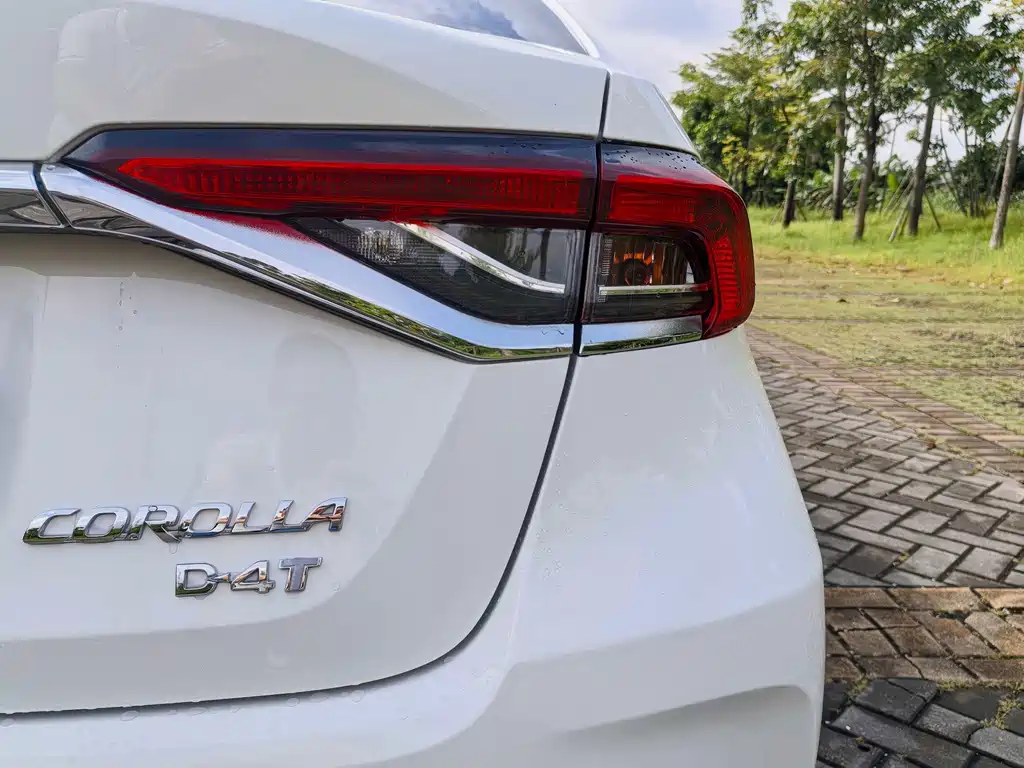 Toyota Corolla — фото 19