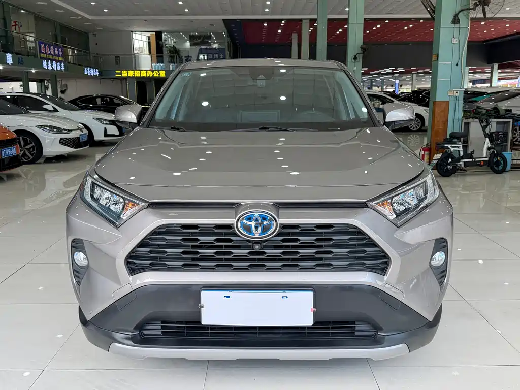 Toyota RAV4 — фото 2