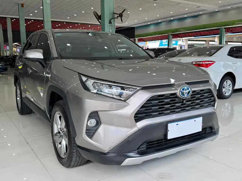 Toyota RAV4 — фото 3