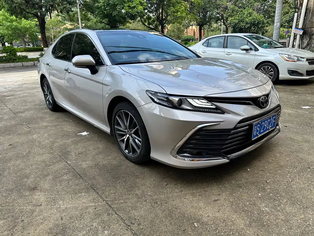 Toyota Camry — фото 3