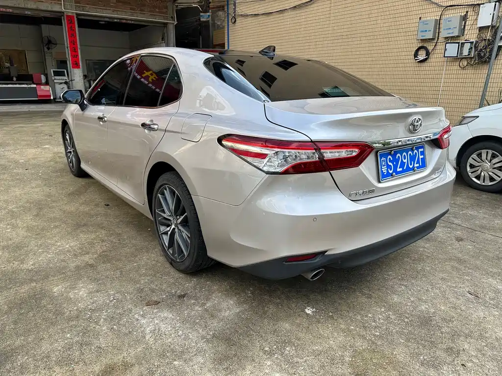 Toyota Camry — фото 4