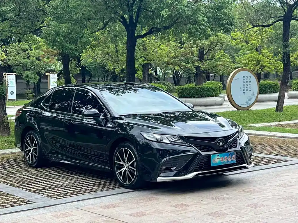 Toyota Camry — фото 3