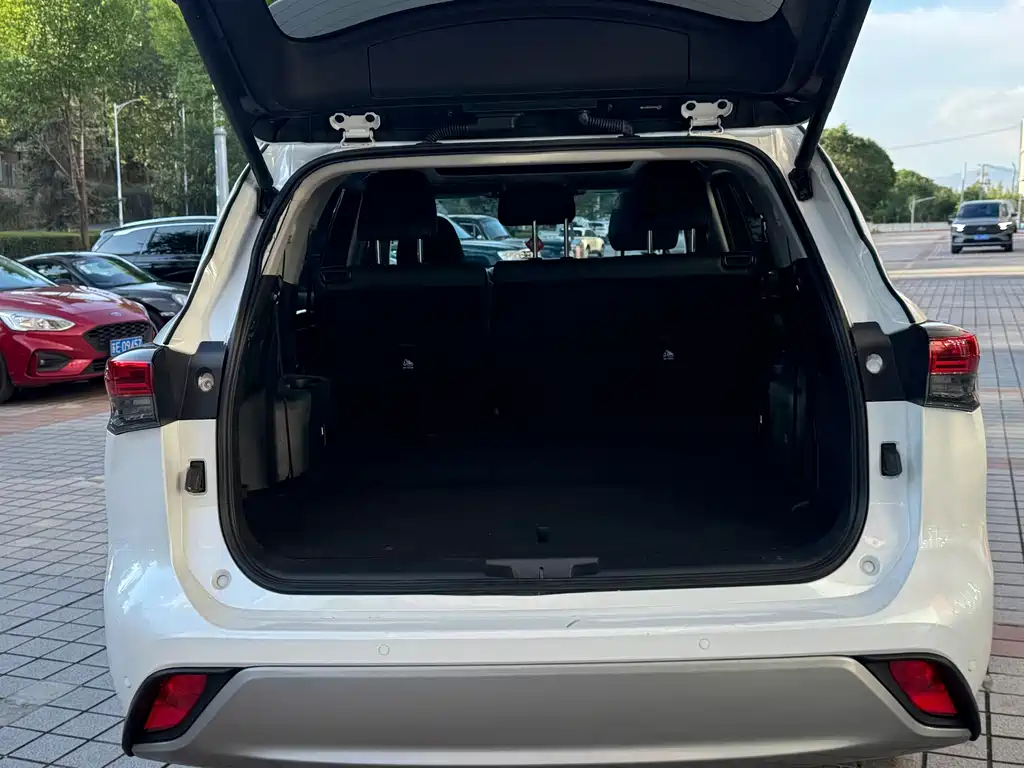 Toyota Highlander — фото 19