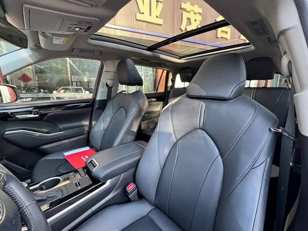 Toyota Highlander — фото 10