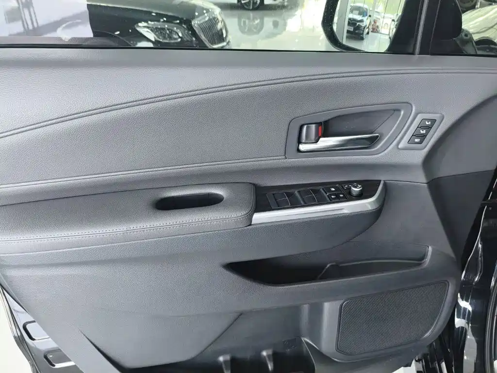 Toyota Granvia — фото 7