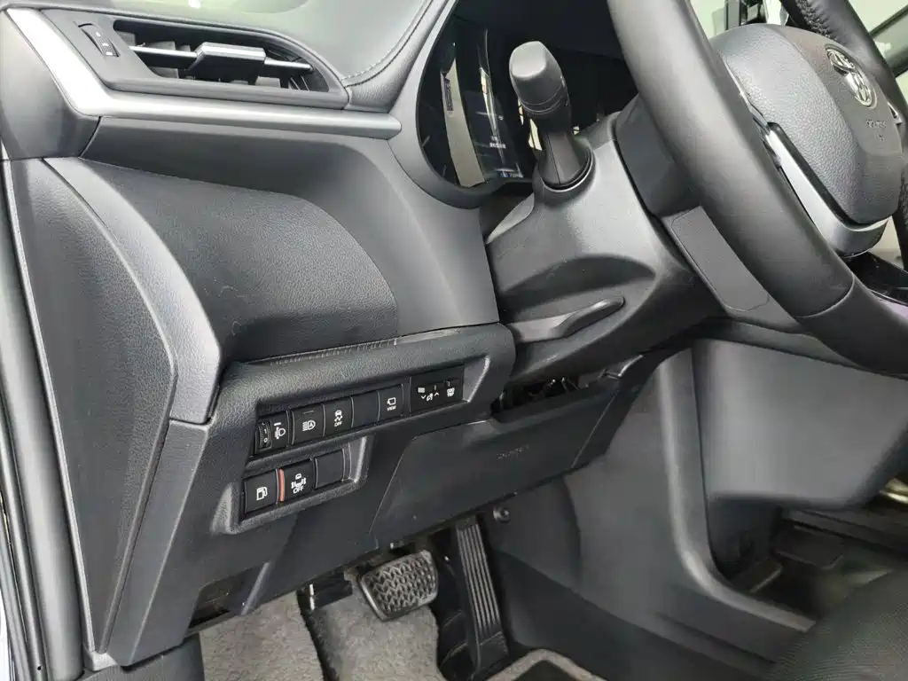 Toyota Granvia — фото 8