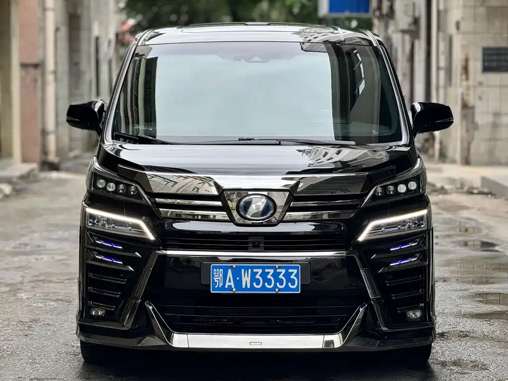 Toyota Vellfire — фото 2