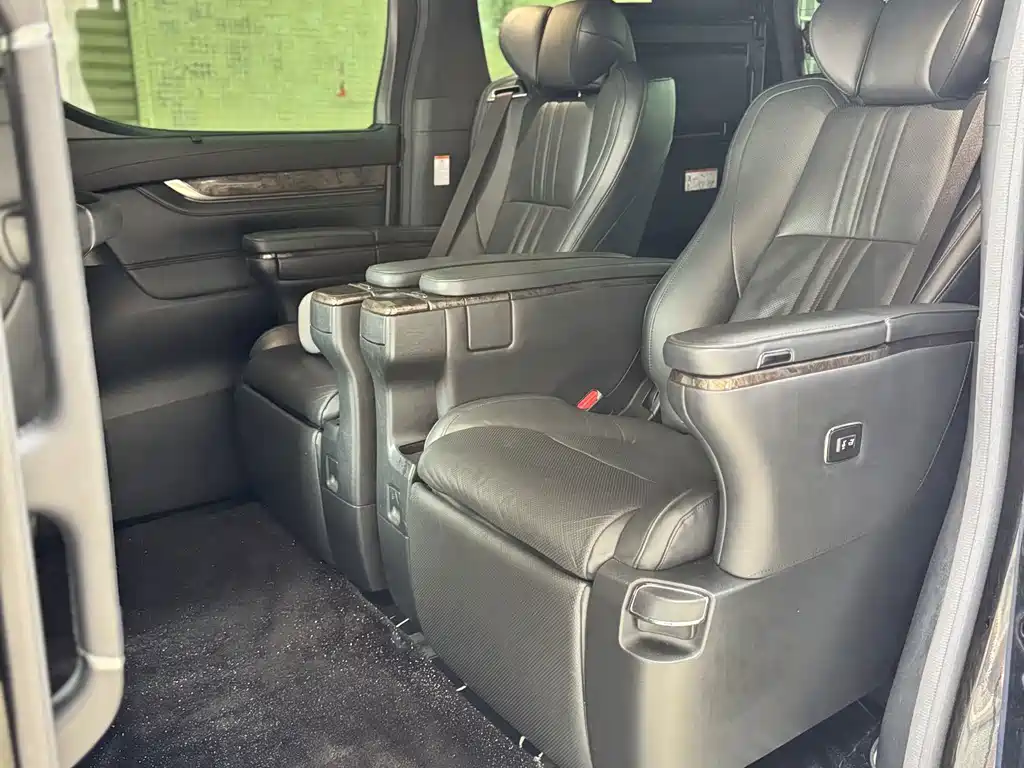 Toyota Vellfire — фото 11