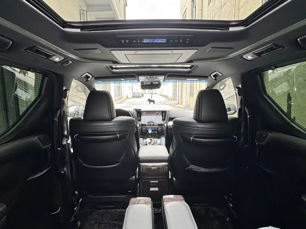 Toyota Vellfire — фото 13