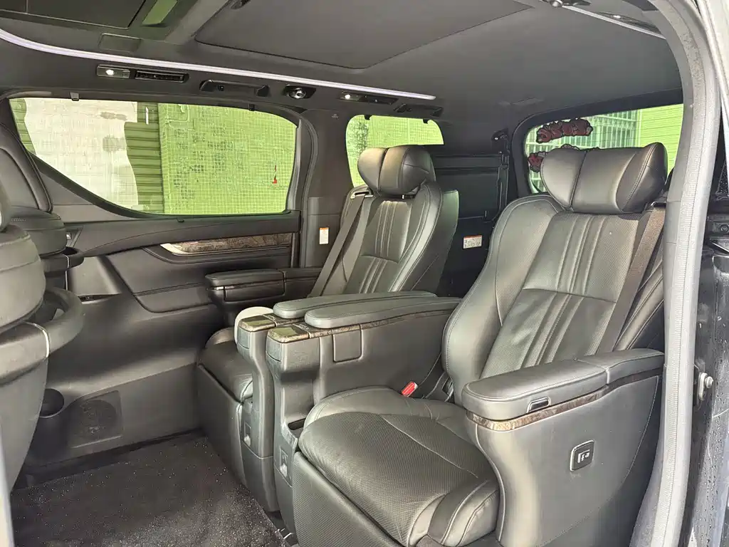 Toyota Vellfire — фото 14