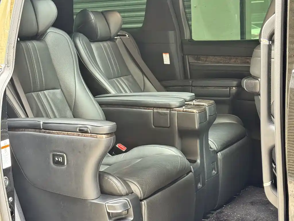 Toyota Vellfire — фото 15