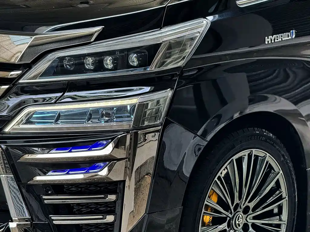 Toyota Vellfire — фото 4