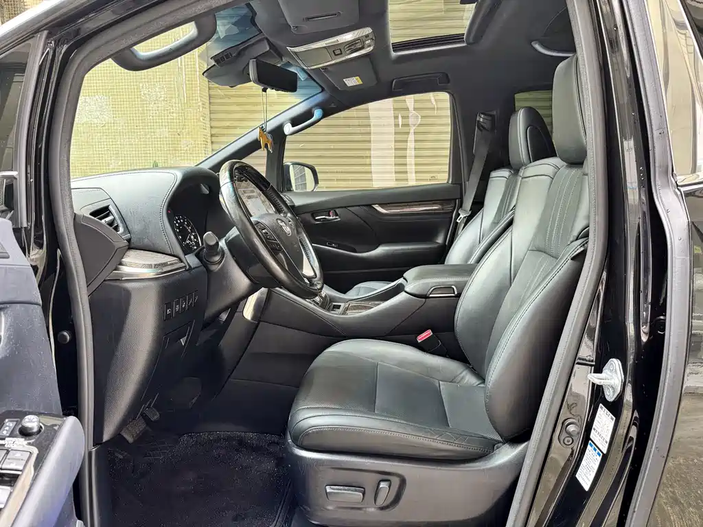 Toyota Vellfire — фото 6