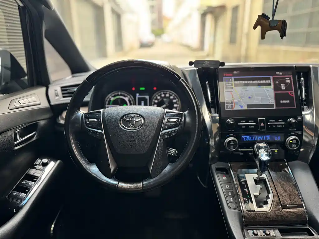Toyota Vellfire — фото 7