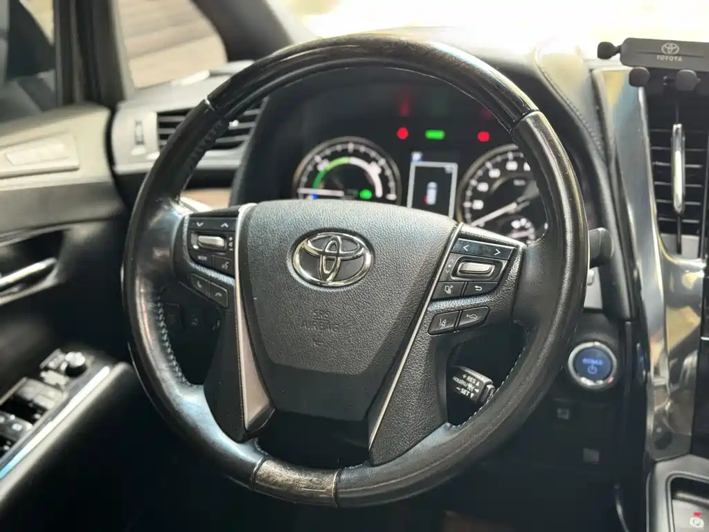 Toyota Vellfire — фото 8