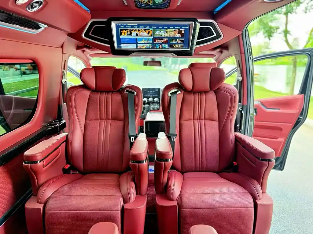 Toyota Hiace — фото 5