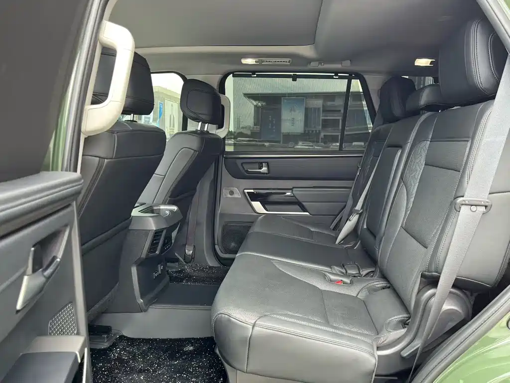 Toyota Sequoia — фото 4