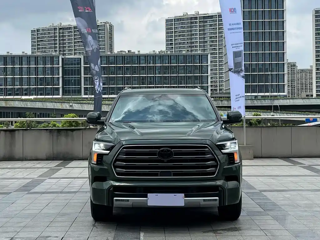 Toyota Sequoia — фото 5