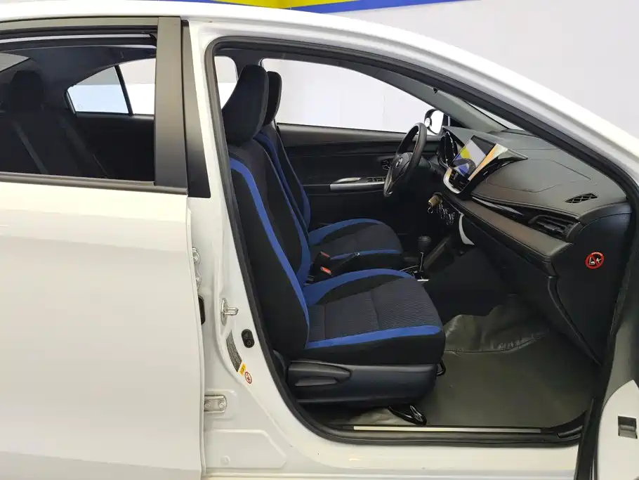 Toyota Yaris L — фото 8