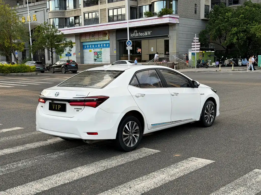Toyota Corolla — фото 7