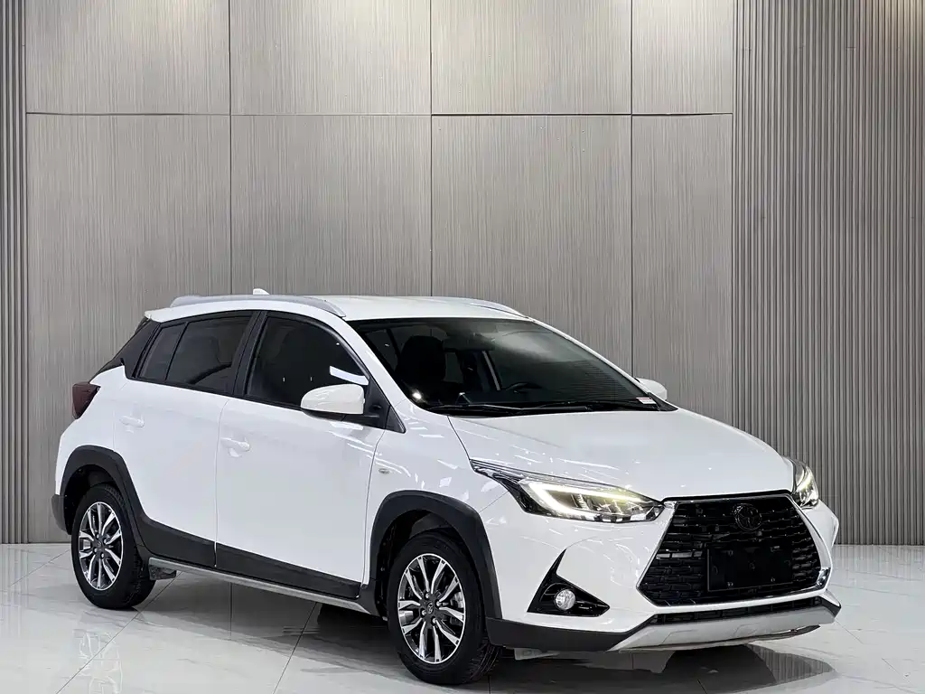 Toyota Yaris L — фото 3