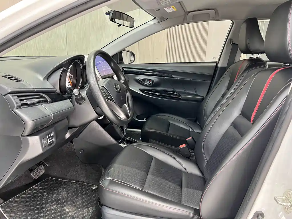 Toyota Yaris L — фото 4