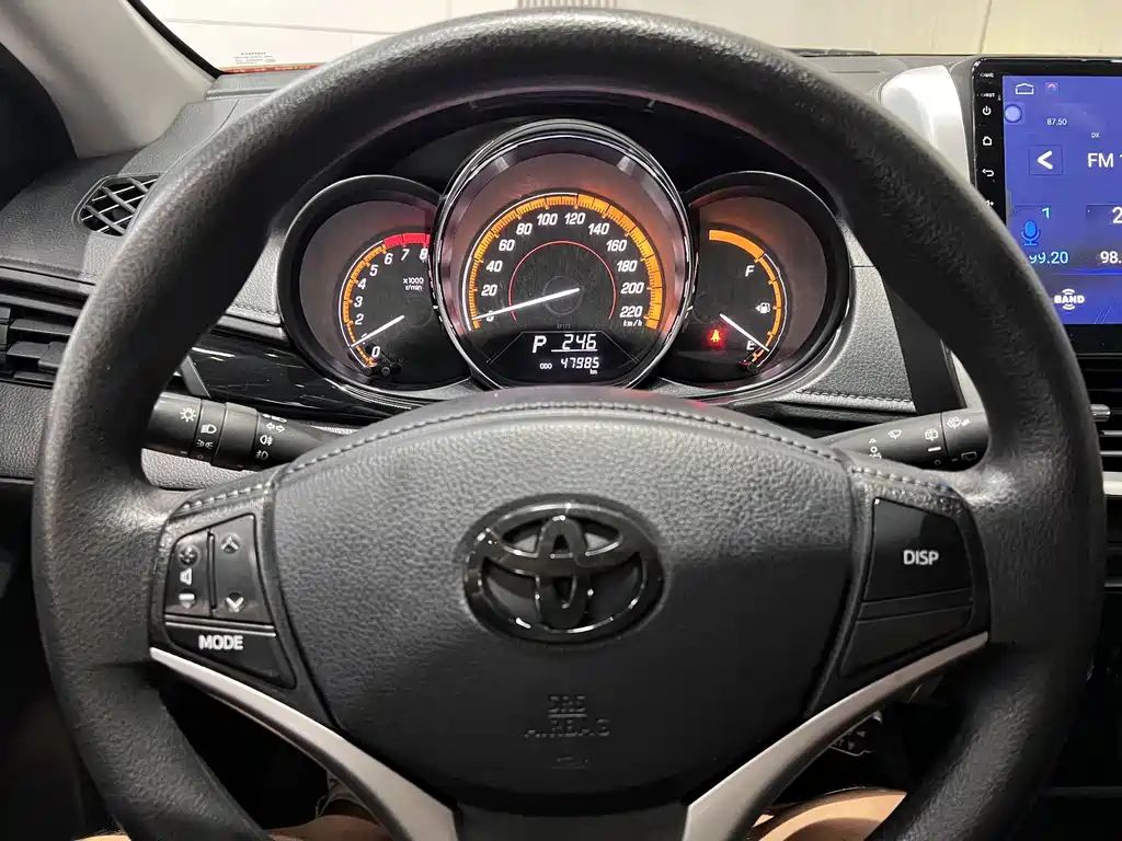 Toyota Yaris L — фото 7