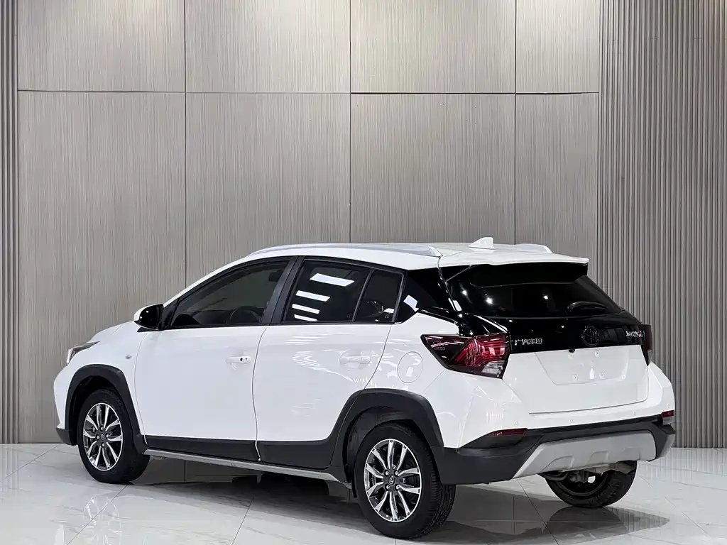 Toyota Yaris L — фото 9