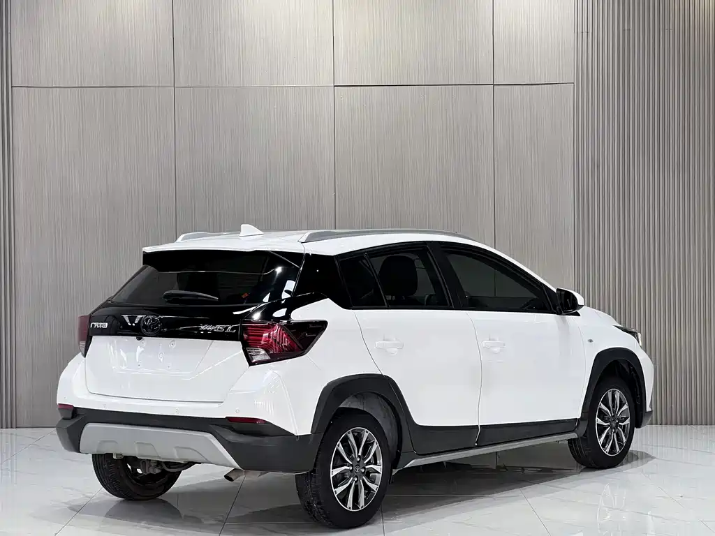 Toyota Yaris L — фото 10
