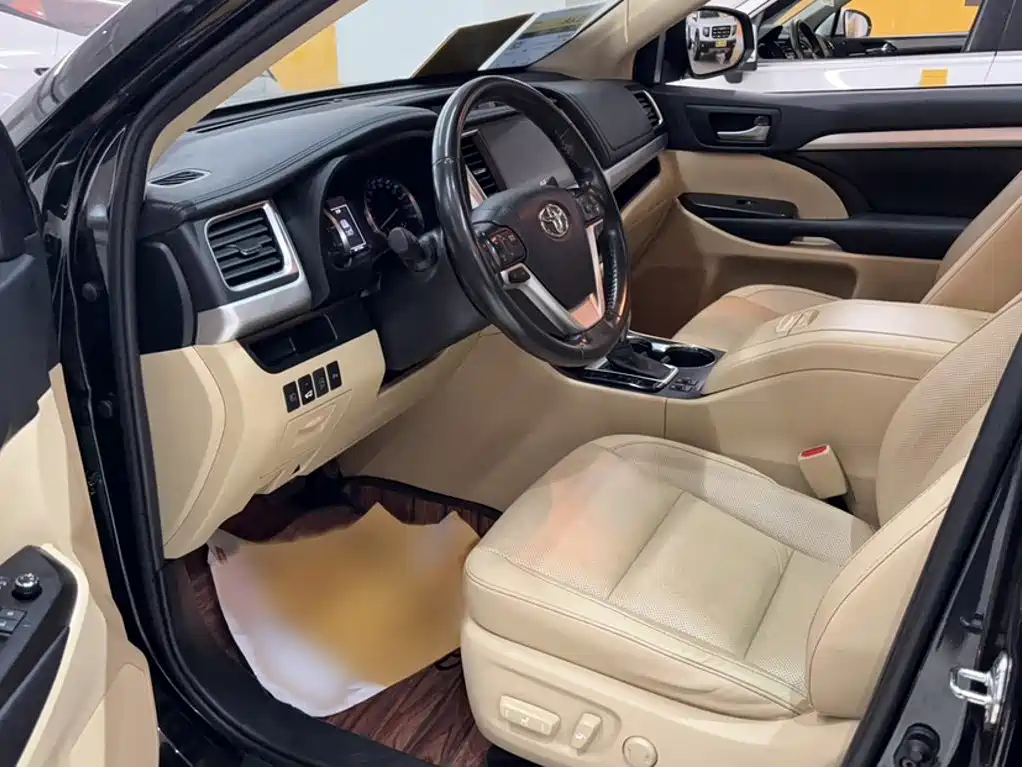 Toyota Highlander — фото 14