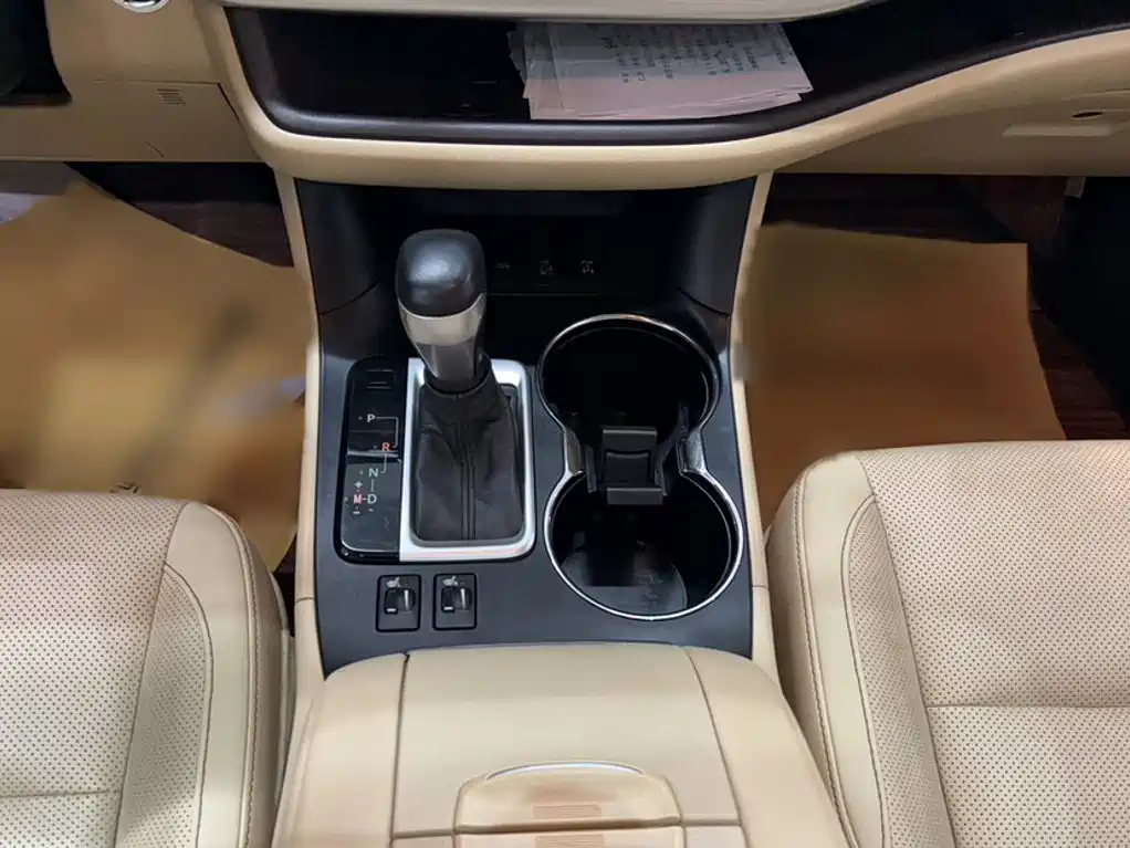 Toyota Highlander — фото 10
