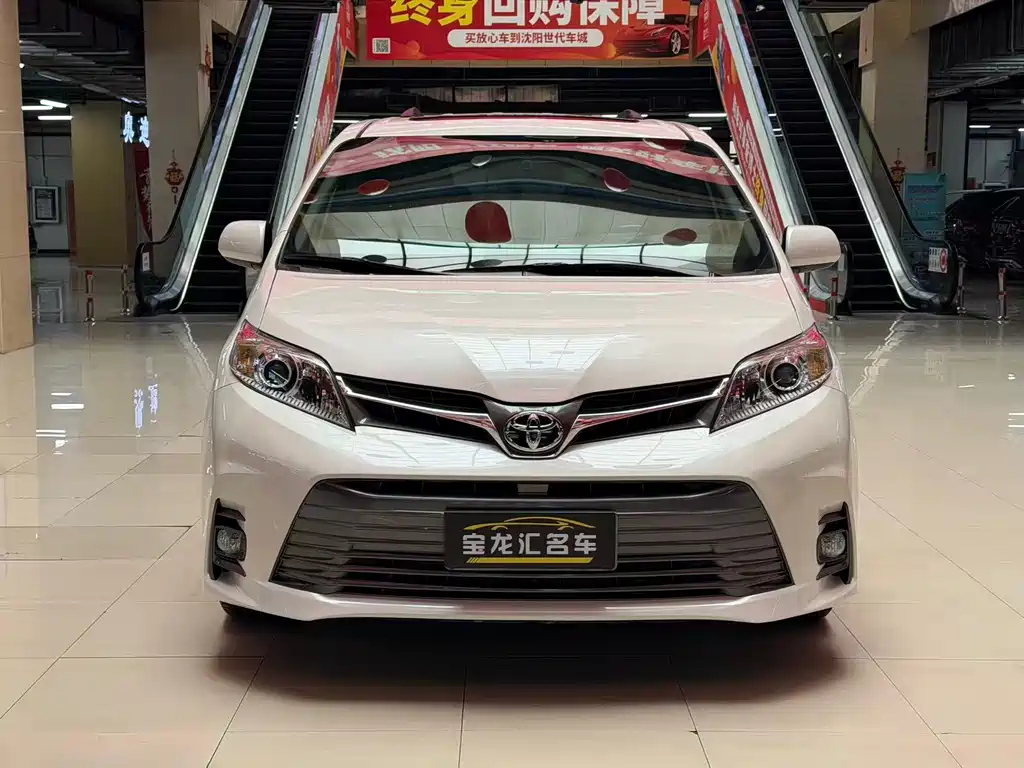 Toyota Sienna — фото 2