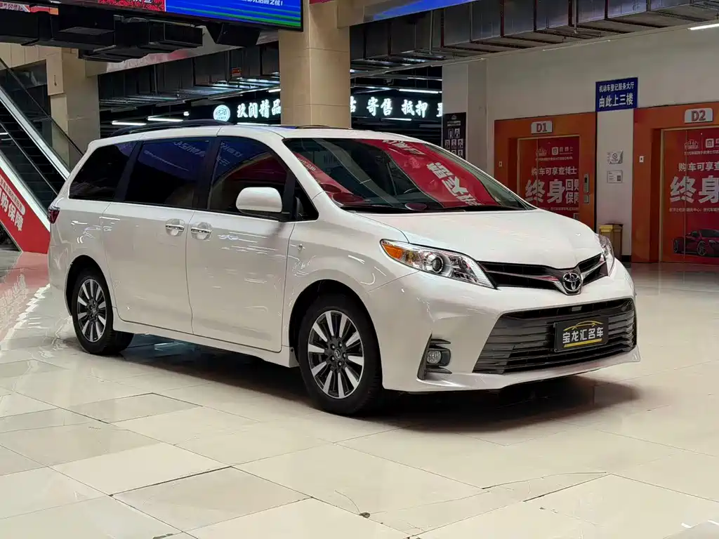 Toyota Sienna — фото 3