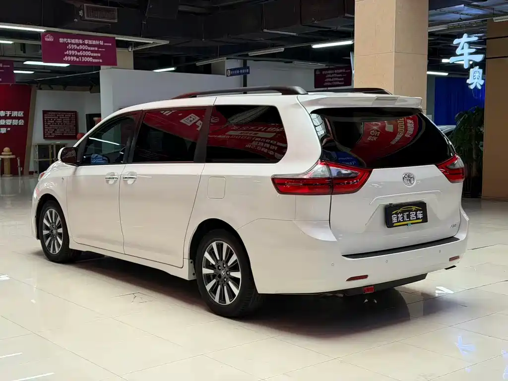 Toyota Sienna — фото 6
