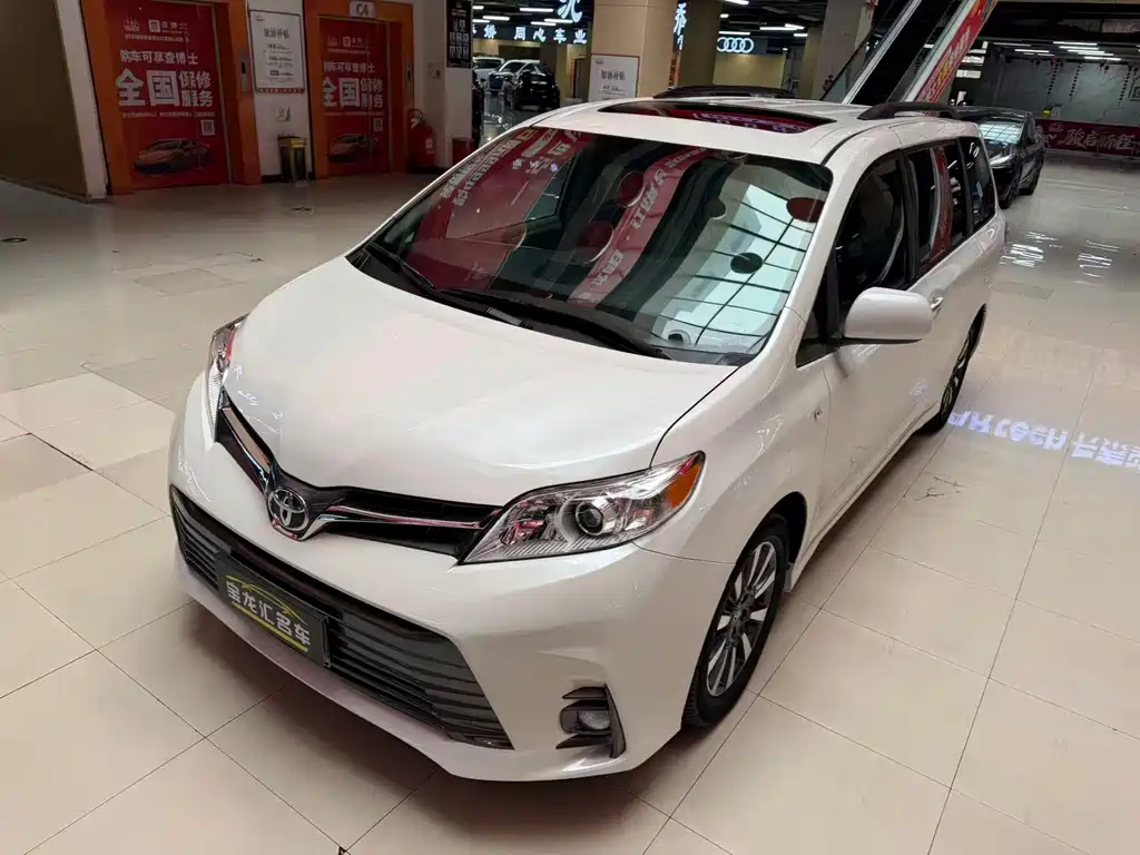 Toyota Sienna — фото 7