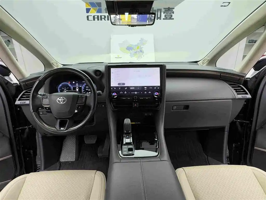 Toyota Alphard — фото 11