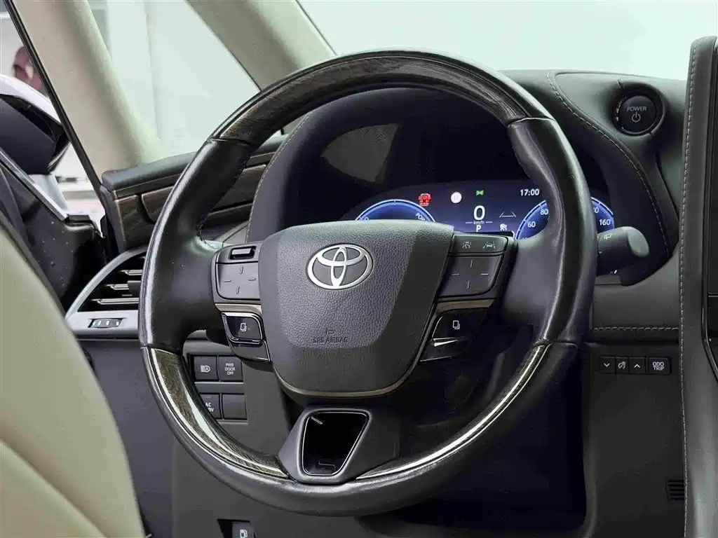 Toyota Alphard — фото 13